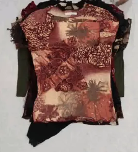 Y2K Chic: A Collection of Vintage Tops for the Fashion-Forward😊👕✨